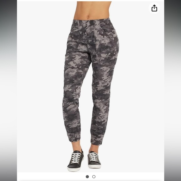 SPANX Pants - Spanx Stretch Twill Cargo Black and Gray Camo Print Joggers Size 8